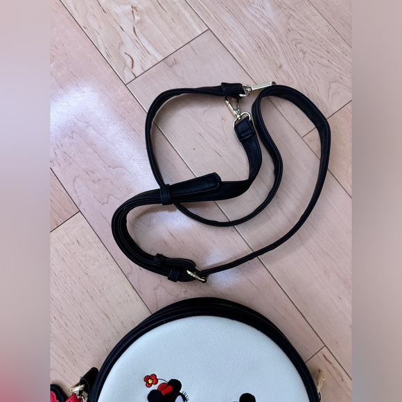 NEW Loungefly Disney Mickey Mouse & Minnie Mouse
Cake Crossbody Bag - Picture 12 of 12